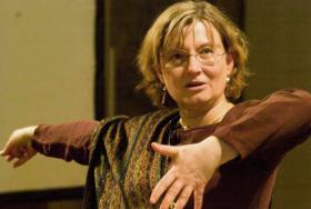 e ÖAW / R. Herbst Ingrid Daubechies explains wavelets.