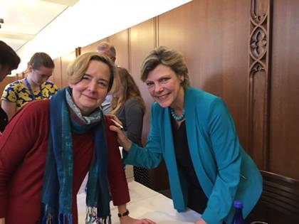 Elizabeth Dunn, left, poses with Cokie Roberts during a campus stop by the reporter. Dunn helped Roberts with research. Photo courtesy of Elizabeth Dunn.