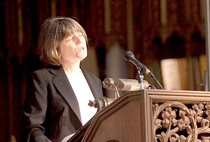 Sally Kornbluth sings a Broadway song in tribute to her colleague, the late Jo Rae Wright.  Photo by Les Todd.