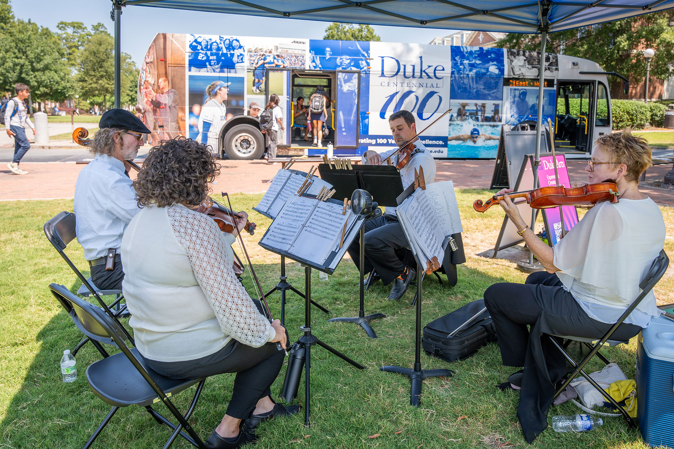 Duke Arts arranged for musicians from Integrity Strings to perform for students waiting for the bus.