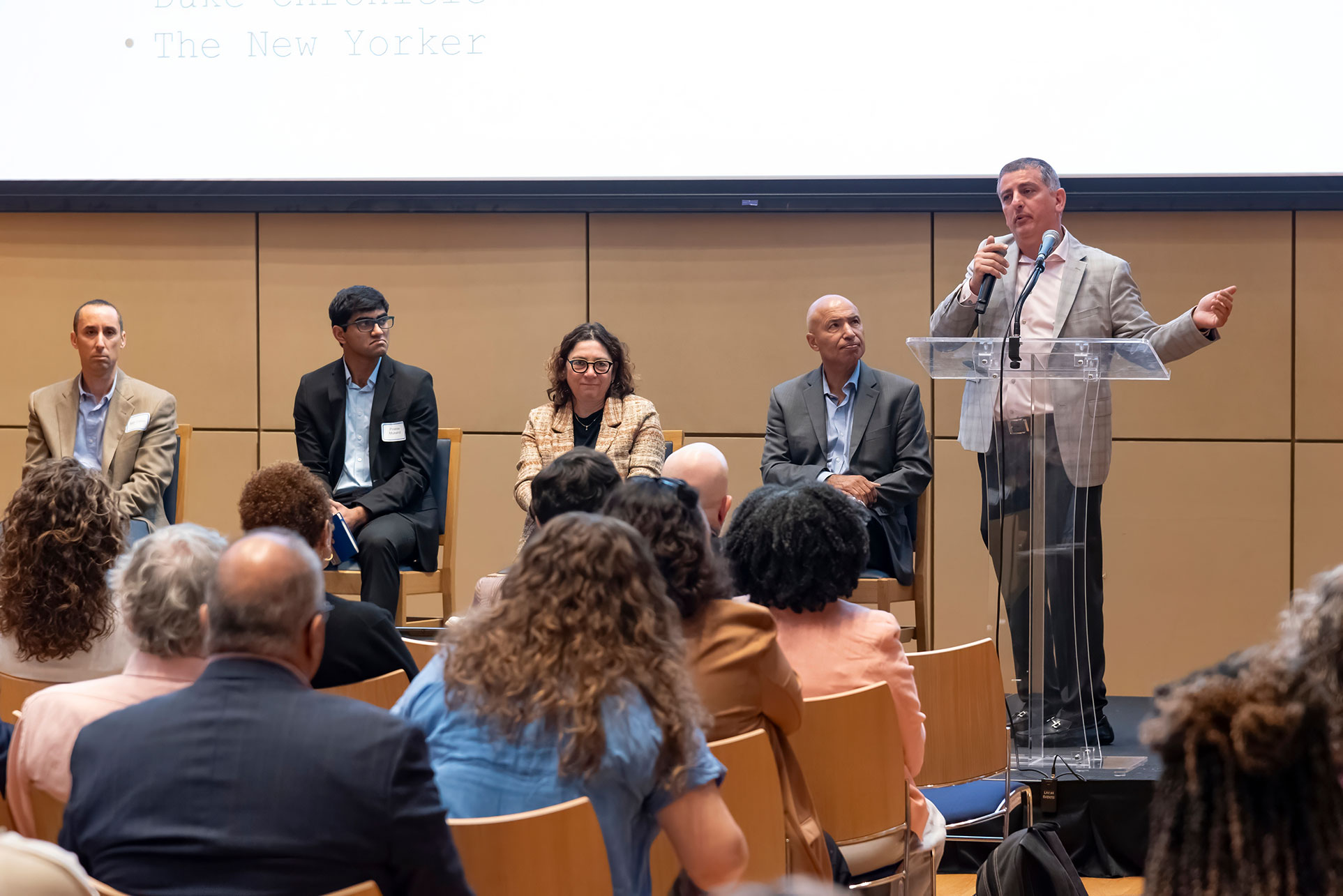 Dr. David Hasan discusses his experiences working at hospitals in Gaza. Photo by Les Todd