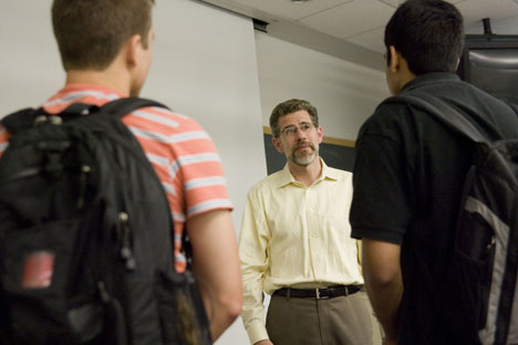 Richard Newell talks with Duke students at the Nicholas School. 