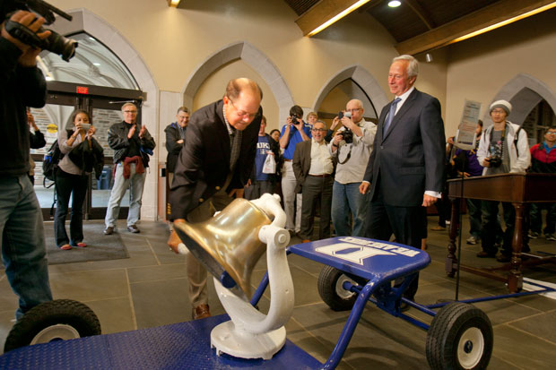 Cutcliffe rings victory bell