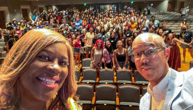 Retta selfie with Gary Bennett and an auditorium full of Duke students.