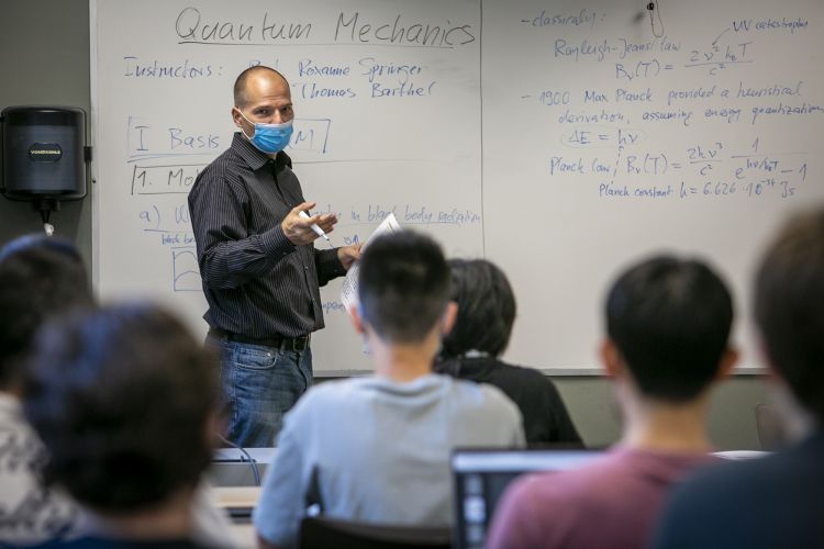 Prof. Thomas Barthel teaches Quantum Mechanics 1 in the Reuben-Cooke Building on the first day of classes. (Jared Lazarus/Duke University Communications)