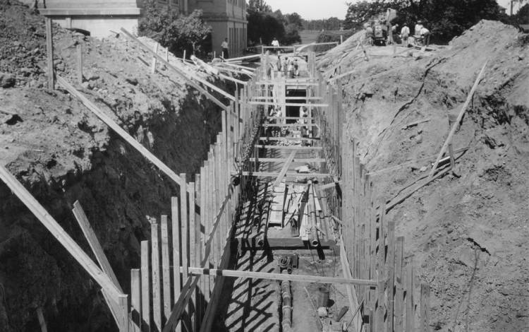 Crews install drain tiles and gutters in the tunnel near West Duke Building in 1926. Photo courtesy of Duke University Archives.