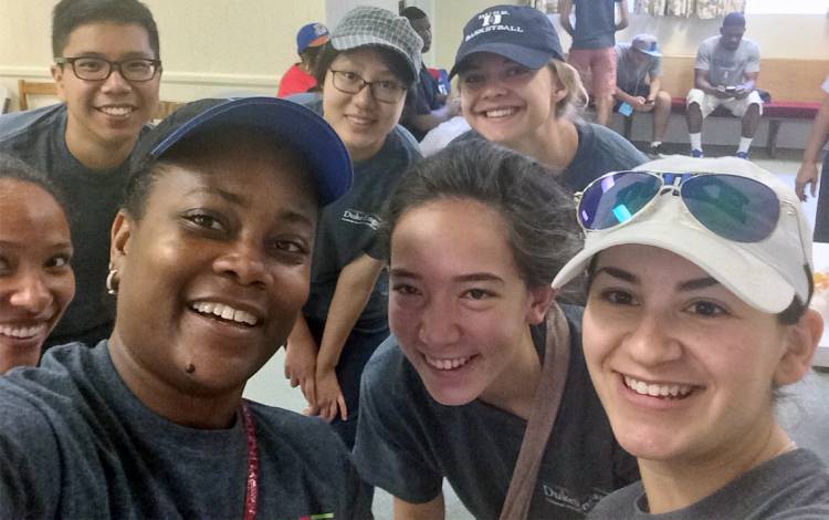 Domoniqúe Redmond, center left, takes a selfie with other volunteers while volunteering in January. Photo courtesy of Domoniqúe Redmond.