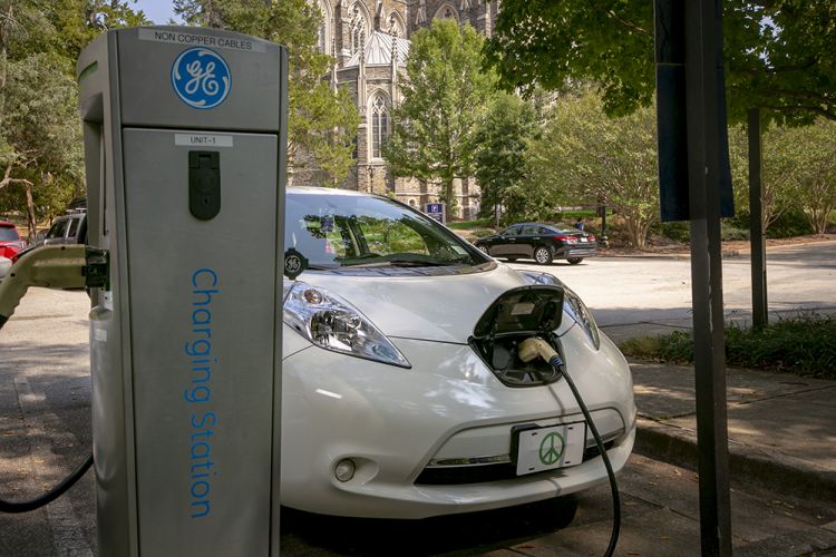 An electric car charges at a station on Duke's West Campus.