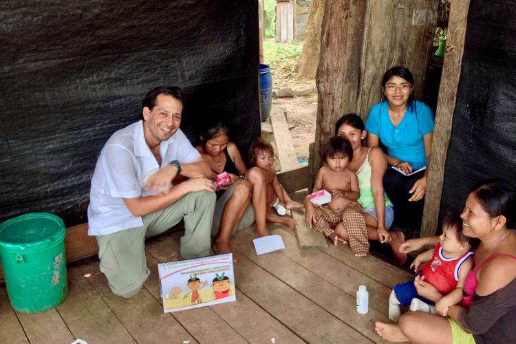 Ernesto Ortiz with a Peruvian family: “What’s the goal of public health research? To impact policy, and have that policy impact the health of people.” 