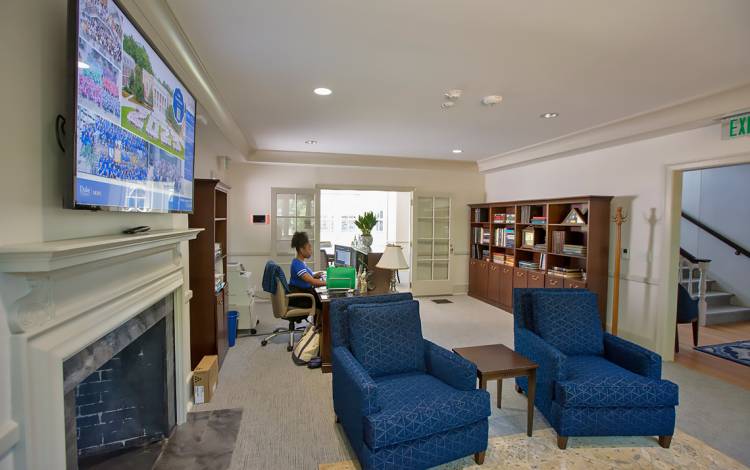 Built in 1930, the Forlines House was renovated and now features comfortable seating areas and meeting spaces. Photo courtesy of Duke Alumni Affairs.