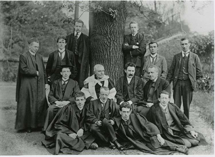 Joyce and Curran with members of the class of 1902 at University College Dublin
