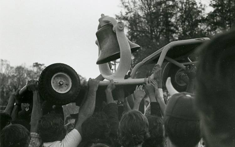 Duke fans hoist the Victory Bell after a victory against North Carolina in 1973. Photo courtesy of Duke University Archives.