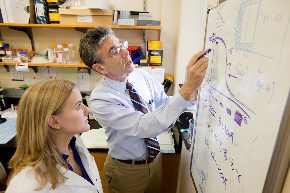 Robert Lefkowitz was famous for his mentoring long before he shared a Nobel Prize with a mentee. (Duke Photo)