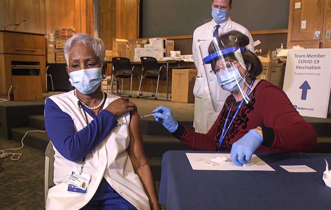 Faye Williams Receives the first dose of the Pfizer vaccine. 