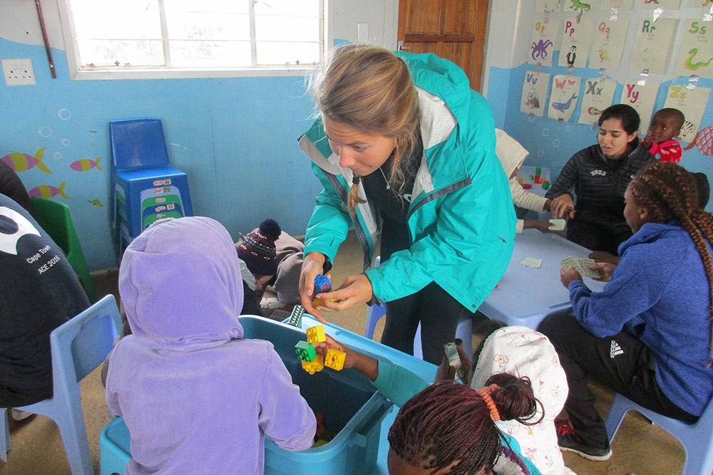 ACE program participant Lizzie Devitt works with students in South Africa. Devitt is a Duke swimmer earning an innovation and entrepreneurship certificate.