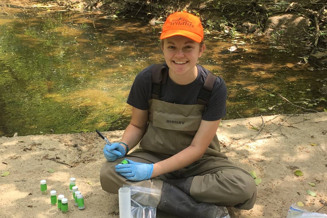 Duke undergraduate Laura Naslund ’19 and colleagues have found high levels of selenium in aquatic insects and the spiders that feed on them downstream from a major coal mining site in southern West Virginia. Photo by Jacqueline Gerson, Duke University