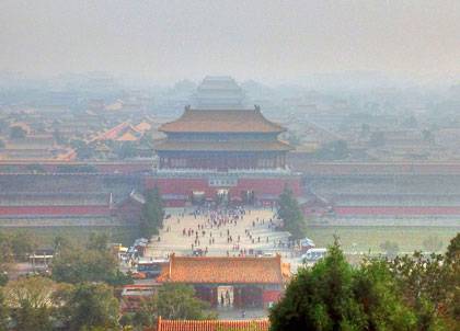 Palaces, avenues, buildings, parks, and scenery around China's Capital Forbidden City under the pollution of present day Beijing in September 2013. Image by Yinan Chen via Wikimedia Commons