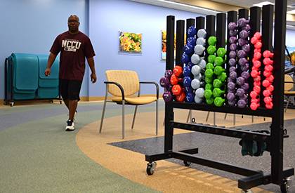 Duke employee Nathan Russell, a cardiac arrest survivor, works out at the Duke Cardiopulmonary Rehabilitation clinic three mornings a week. Photo by April Dudash 