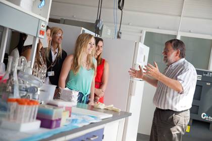 Professor Ed Levin showcases his lab to students in the Brain and Society program of the new Bass Connections.  The project is funded through a $50 million gift by Anne T. and Robert M. Bass. Photo by Jon Gardiner/Duke University Photography