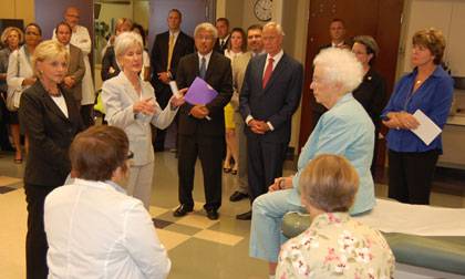 During their visit to Duke, NC Governor Beverly Perdue and HHS Secretary Kathleen Sebelius talk with 
