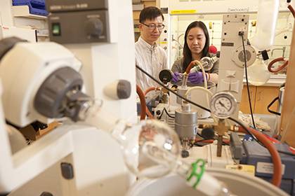Jiyong Hong, left, works with Duke undergraduate student Sabrina Zeller in 2012. His lab group researches chemical tools, in particular small molecules, to understand the signaling pathways in biology. Photo courtesy of Jiyong Hong