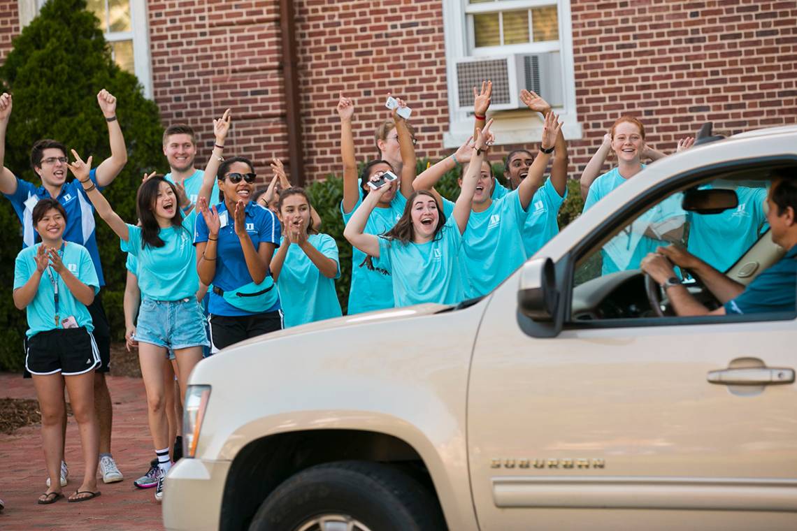 FACs welcome first-year students and their families during move in at East Campus on Tuesday morning. Photo by Megan Mendenhall/Duke Photography