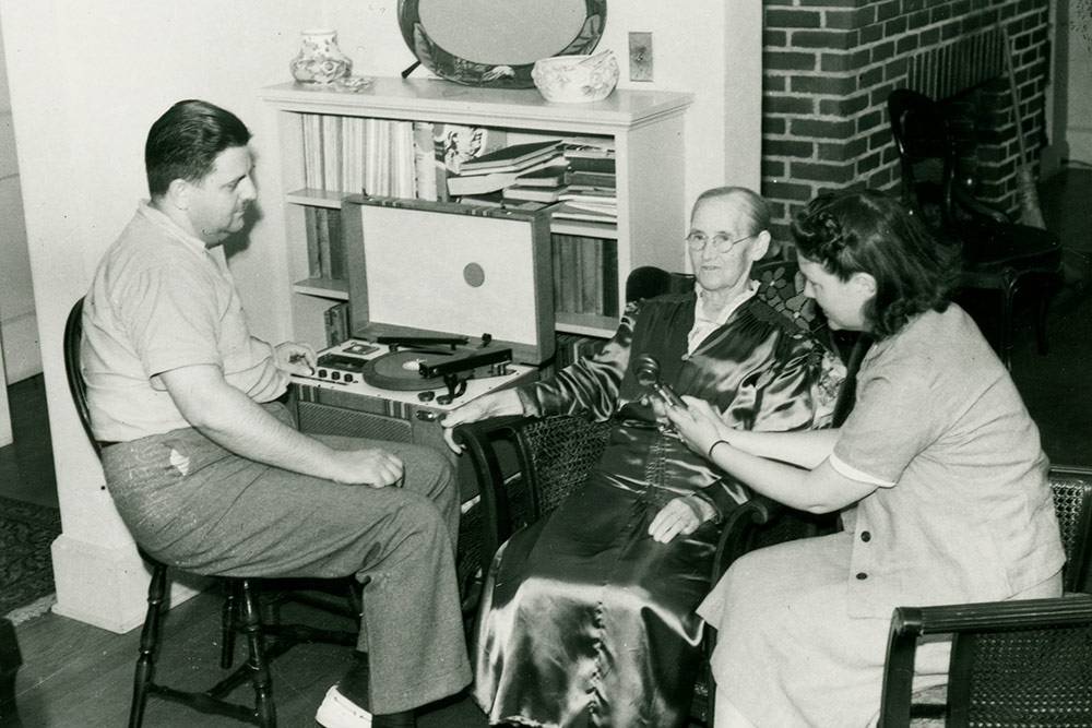 Frank and Anne Warner record Rebecca King Jones at their Durham home, ca. 1940. From the Frank and Anne Warner Collection, Rubenstein Library