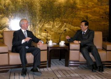 Duke President Richard H. Brodhead meets with China's Vice Minister of Education Hao Ping.  Photo by Laura Brinn