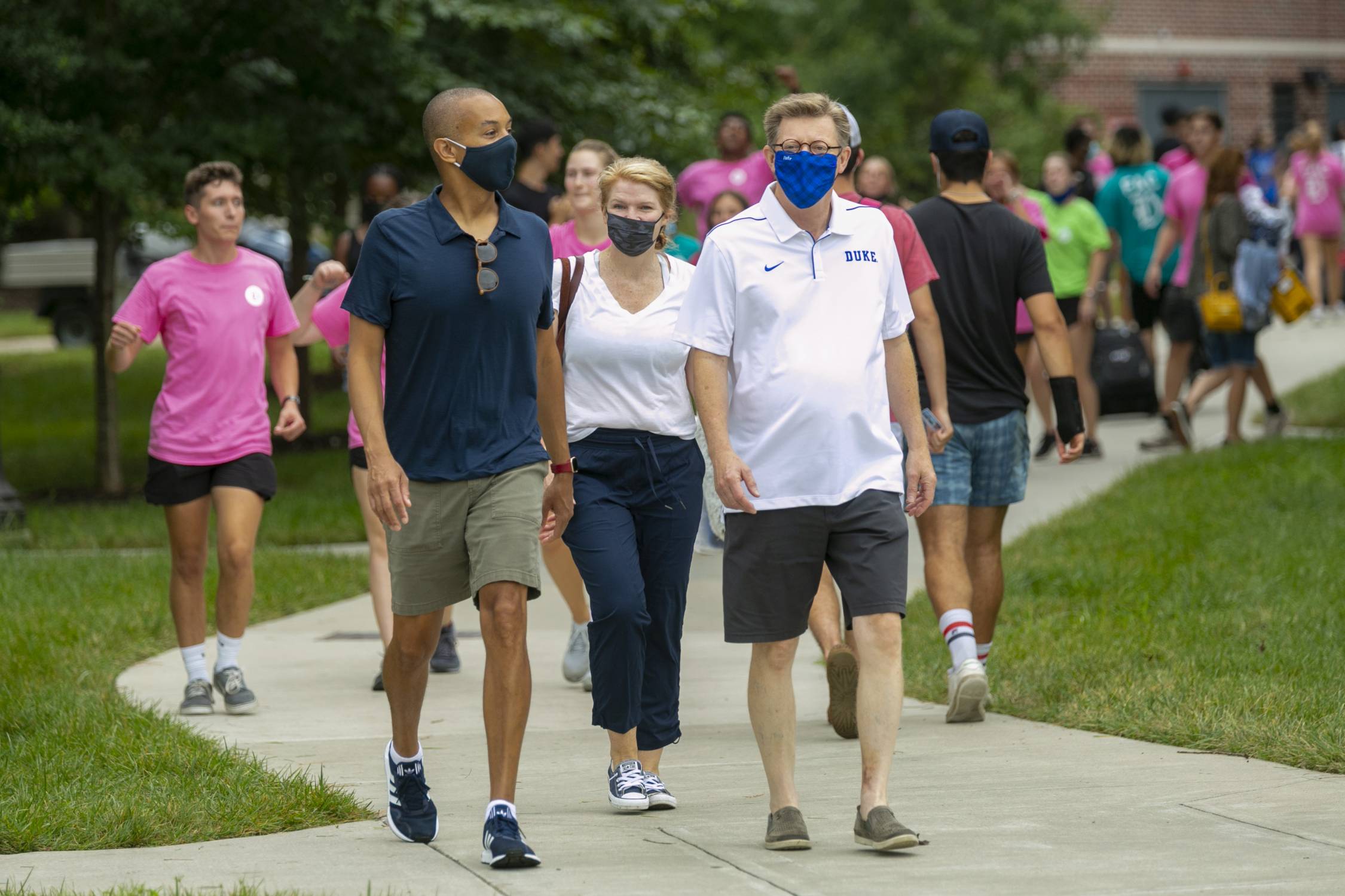 Left to right, Gary Bennett, Vice Provost for Undergraduate Education, Mary Pat McMahon, Vice Provost/Vice President of Student Affairs, and Vincent Price, Duke University President, greet incoming first year students during move-in day on Duke’s East Campus. 