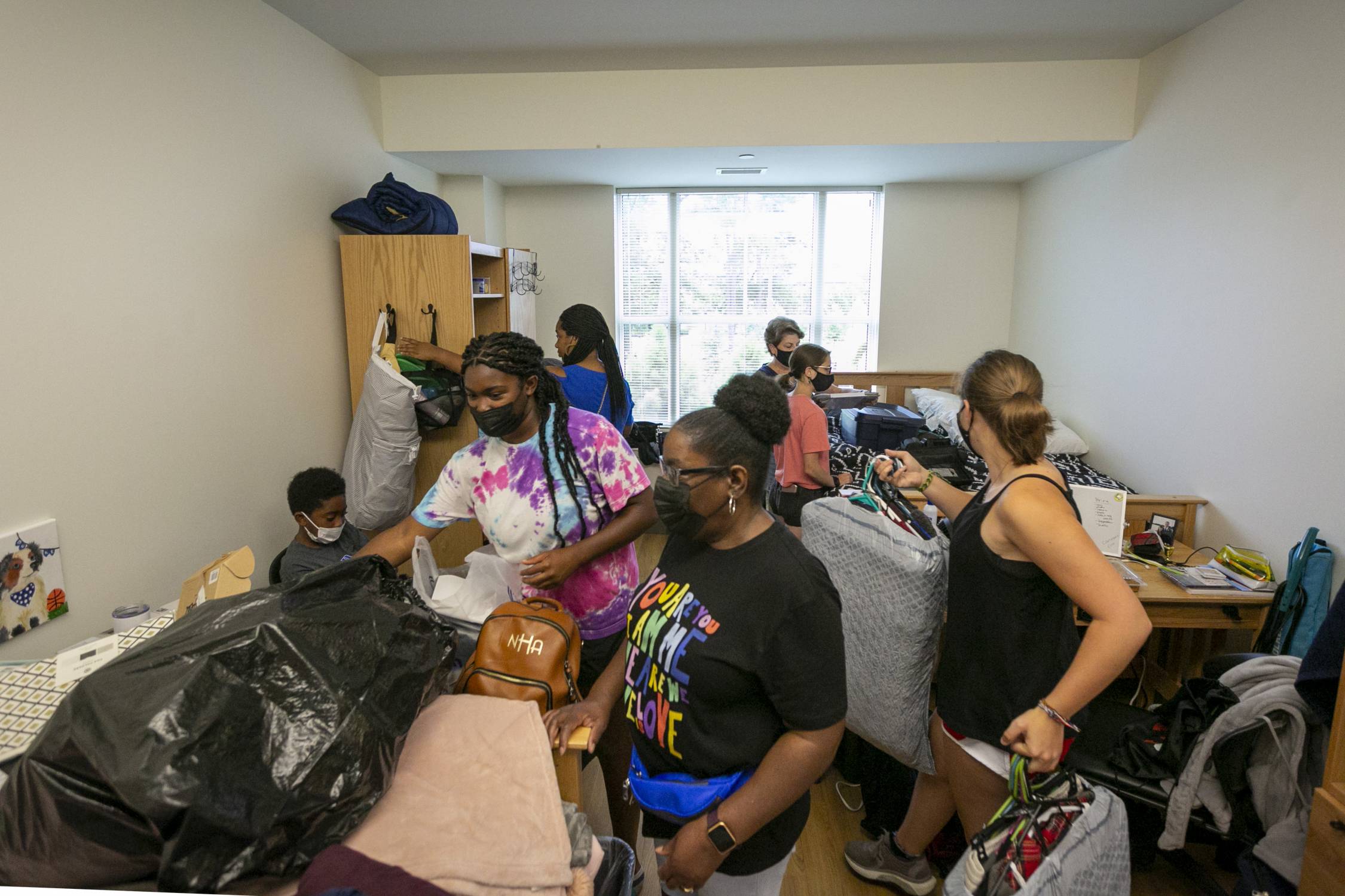 Incoming first-year students and their families move into Trinity Residence Hall on Duke’s East campus during move-in day. 