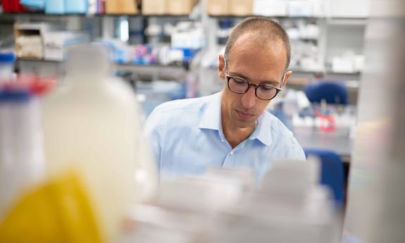 A photo of a Duke School of Medicine researcher working in a campus lab.