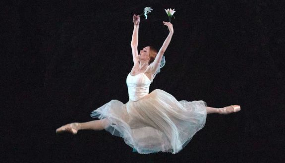 ballerina dancing in Giselle