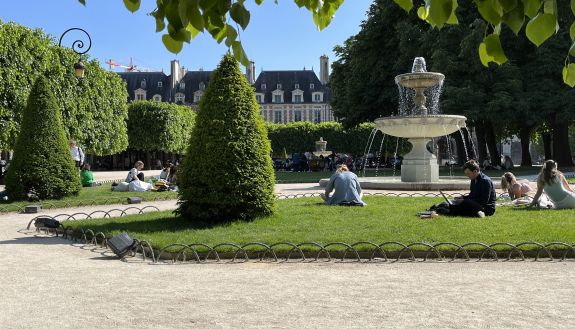 People relaxing in a garden in Paris