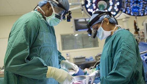 Photo of kidney transplant in operating room