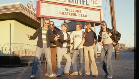 Grateful Dead posing for the camera in 1978. Bob Weir is wearing a duke t shirt