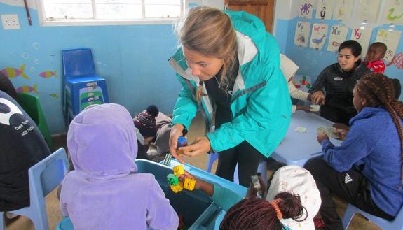 ACE program participant Lizzie Devitt works with students in South Africa. Devitt is a Duke swimmer earning an innovation and entrepreneurship certificate.