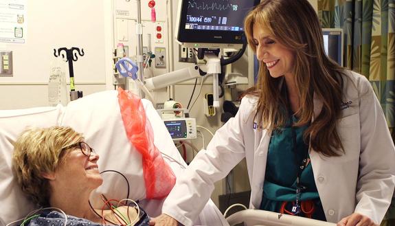 Dr. Linda Cendales checks in with patient Deb Kelly prior to surgery. Photo by Erin Hull/Duke Health
