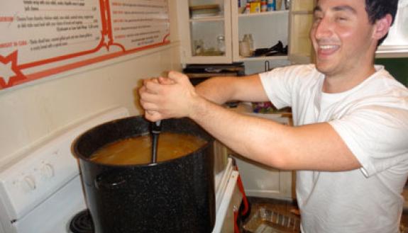 Jeremy Moskowitz stirs the pot before the AEPi Passover seder.