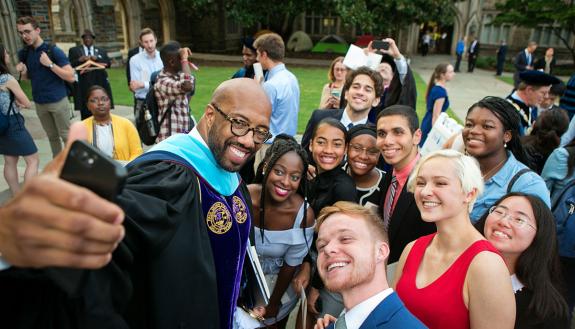 Michael Sorrell poses for photo with Duke students at Founders' Day.