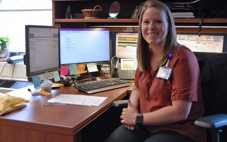 Amanda Coates, staff assistant in Duke University Hospital’s Pediatric Hematology and Oncology Unit, learned some new computer tricks at a recent Learn IT @ Lunch workshop. Photo by Stephen Schramm.