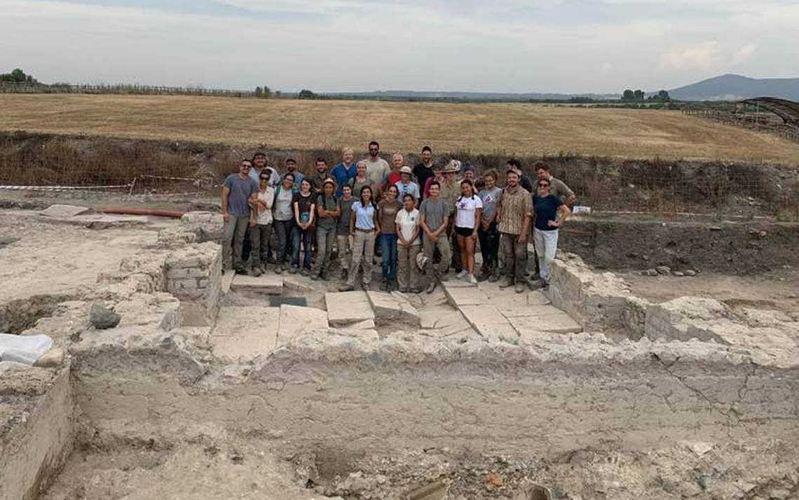 Maurizio Forte's Vulci 3000 research team gathers at the excavation site in rural Italy. Photo courtesy of Maurizio Forte.