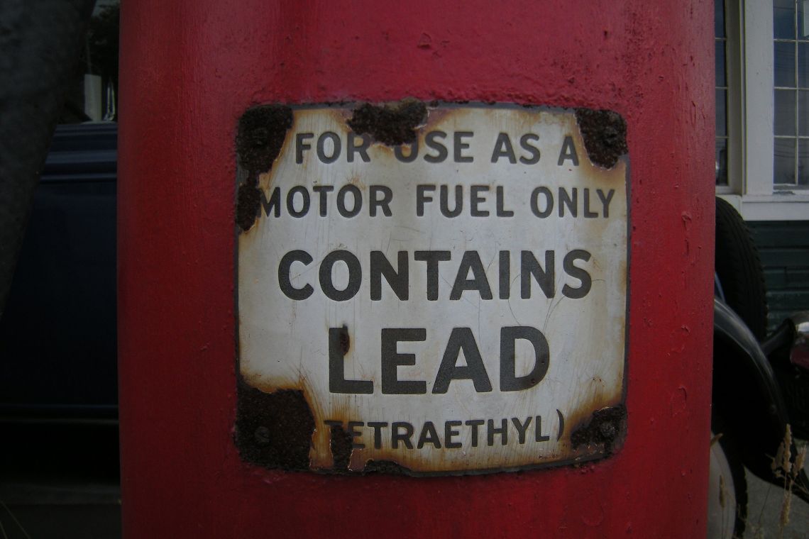 Lead warning on a gas pump at Keeler's Korner, Lynnwood, Washington. (Joe Mabel)