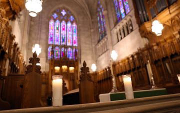 A scene from the 2021 employee memorial service from Duke University Chapel. Photo by Stephen Schramm.