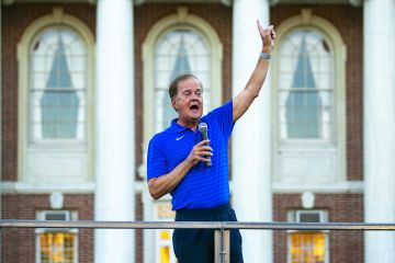 david cutcliffe speaking to incoming students of the Class of 2025
